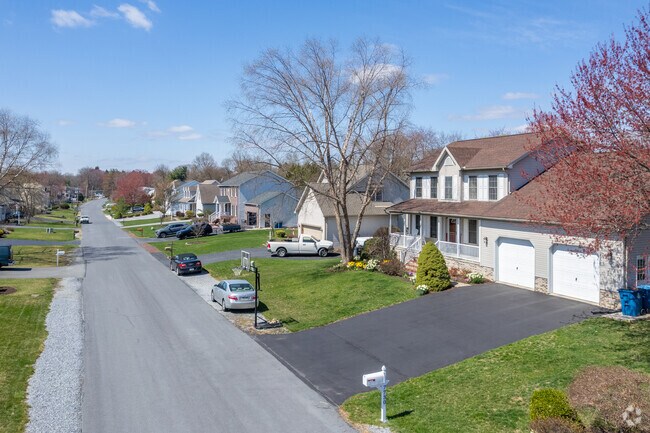 Homes in Skyline View usually sit on more than a quarter-acre of land, have two-car garages and have tidy landscaping.