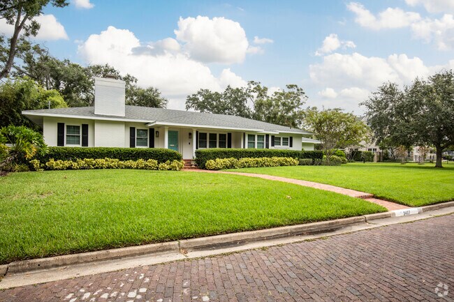 Smaller ranch-style homes can also found along the streets of Golfview.