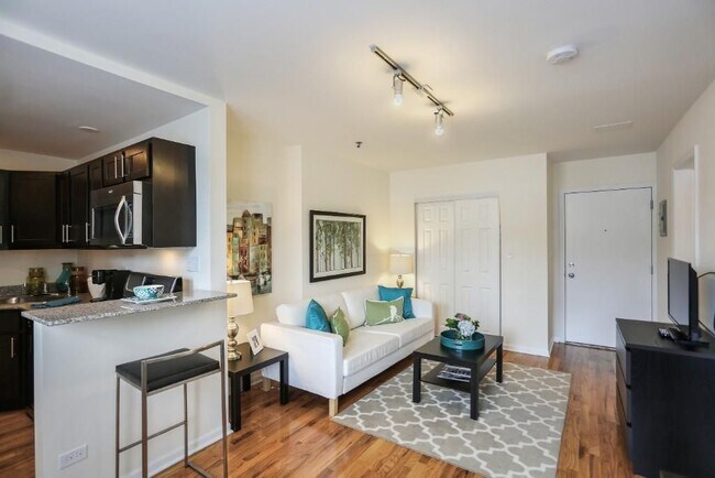 Uptown Regency - 5050 N Sheridan Rd, Chicago, IL 60640 - photo 5