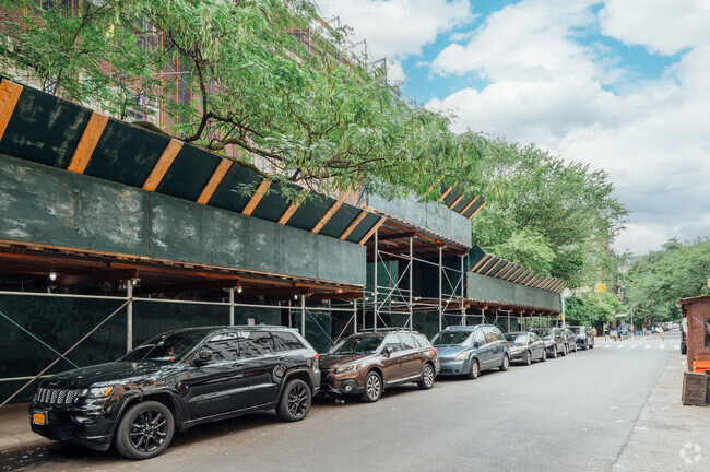 The student-teacher ratio at Tompkins Square Middle School is 19 to 1 in Alphabet City.
