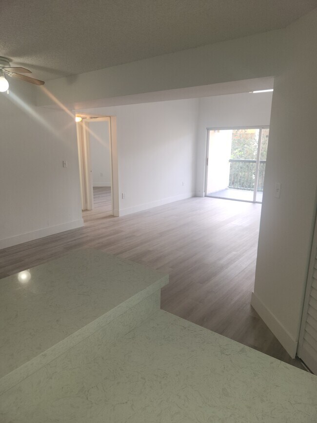 6292 NW 186th St unit 303, Hialeah, FL 33015 - photo 4