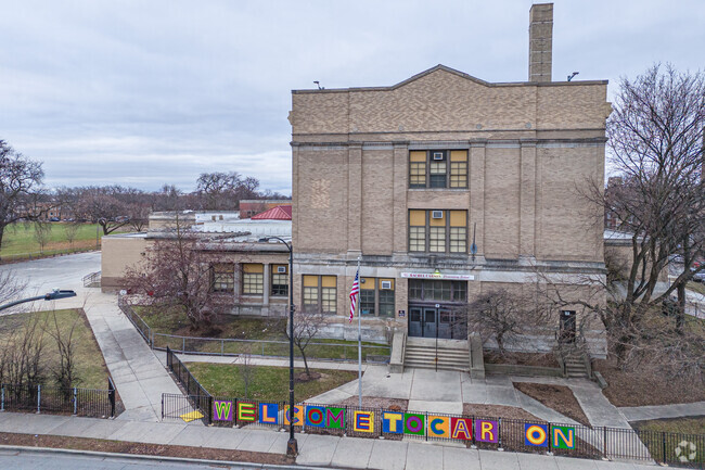 Carson Elementary School offers courses in Reading and Math.