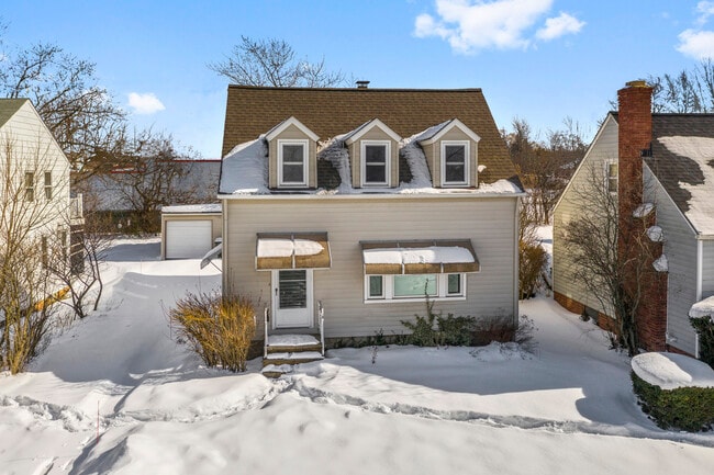 1515 Longwood Dr, Cleveland, OH 44124 - photo 2