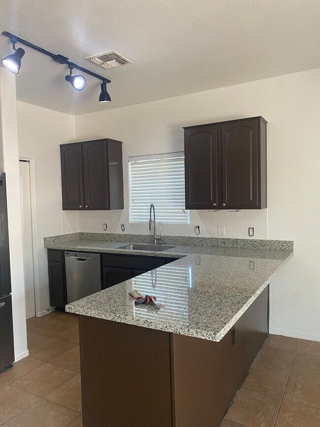 7805 S Hidden Places Loop, Tucson, AZ 85756 - photo 7