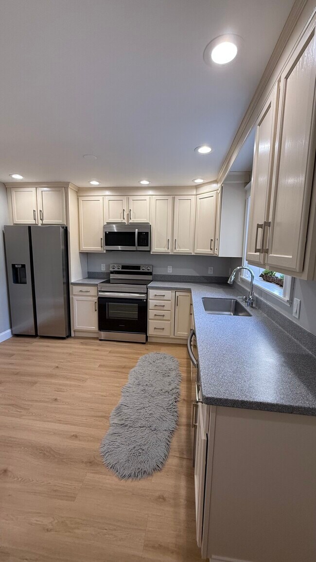 5 Harris Rd unit 2, Medford, MA 02155 - photo 6