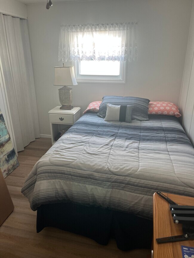 4841 92nd St N, St. Petersburg, FL 33708 - photo 5