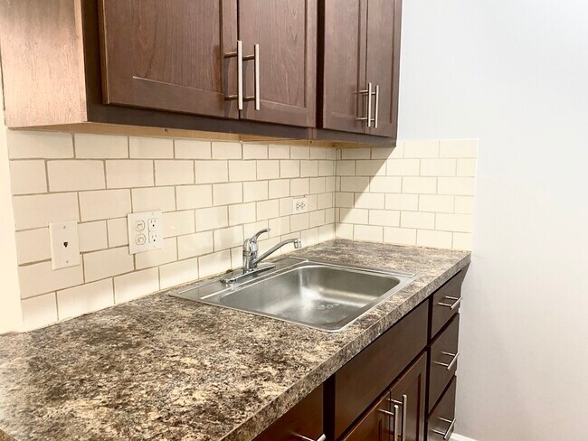 4241 N Kenmore Ave unit 105, Chicago, IL 60613 - photo 3