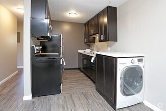 4957-4949 Woodland Ave, West Des Moines, IA 50266