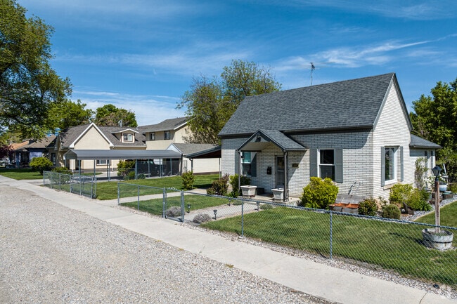 Ranch-style homes are standard in the Springville neighborhoods.