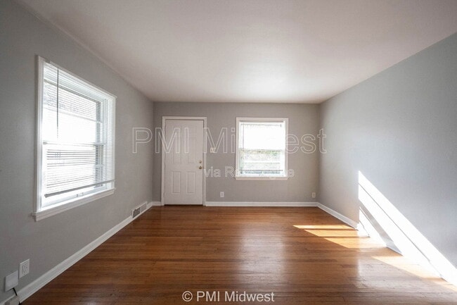 2512 Brookside Pkwy N Dr, Indianapolis, IN 46201 - photo 3