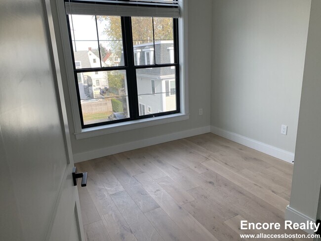 158 Everett St unit 203, Boston, MA 02128 - photo 3