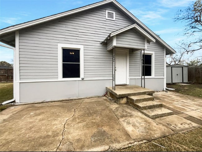 212 N 4th St, Sanger, TX 76266 - photo 5