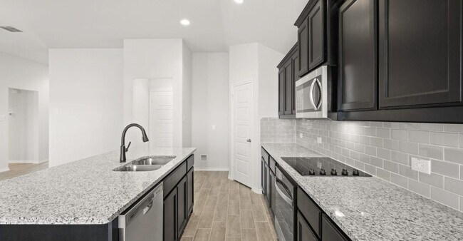 1240 Clubhouse Dr unit 36487732, Burleson, TX 76028 - photo 5