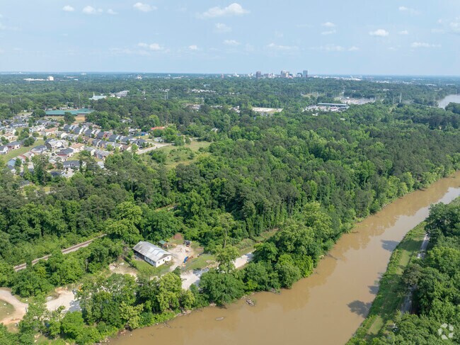 Windemere Springs is a short 12-minute drive to downtown Columbia.
