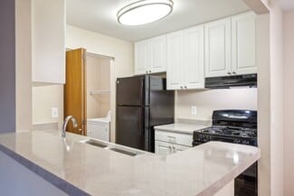 37255 S Woodbridge Cir, Westland, MI 48185