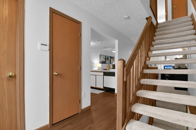 Oak Bend Commons, Canal Winchester, OH 43110 - photo 6