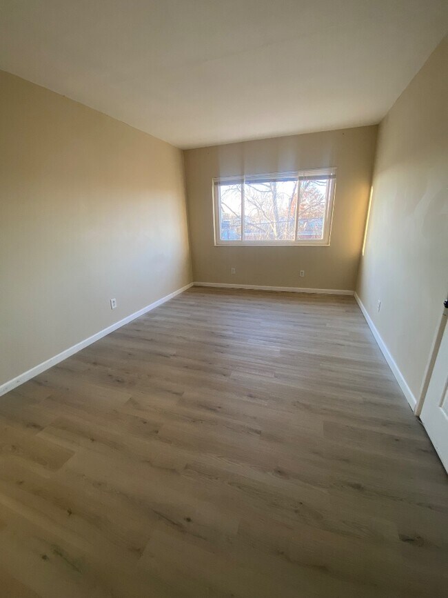 814 Schirmer St unit C, St. Louis, MO 63111 - photo 2