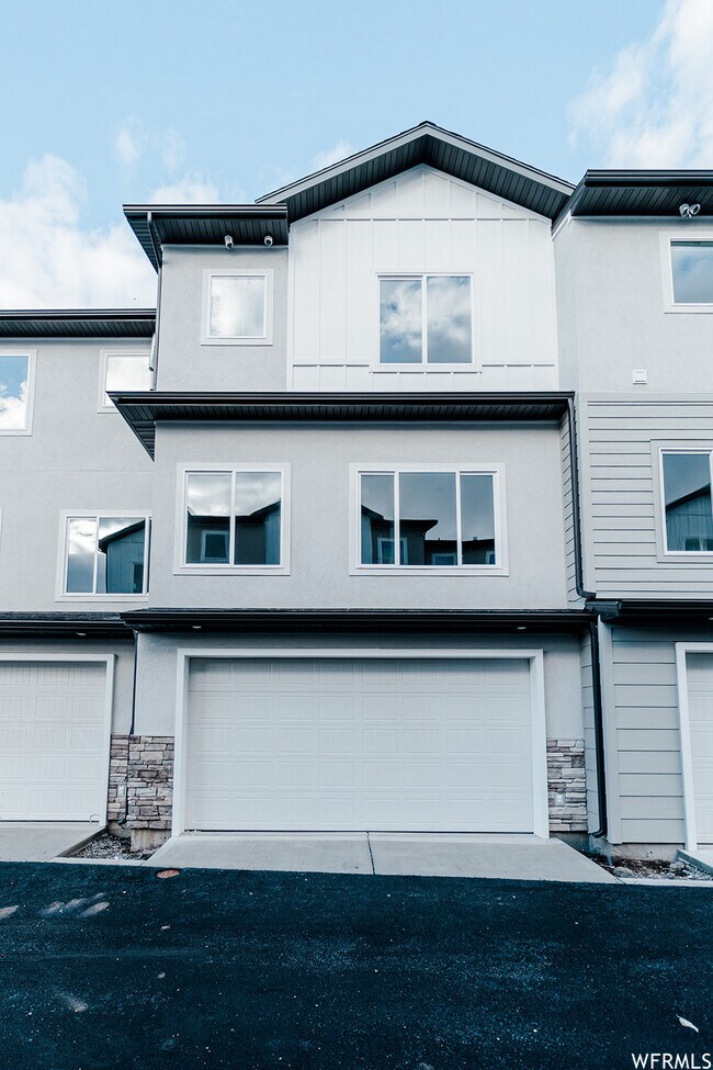 665 E 730 N, Hyrum, UT 84319