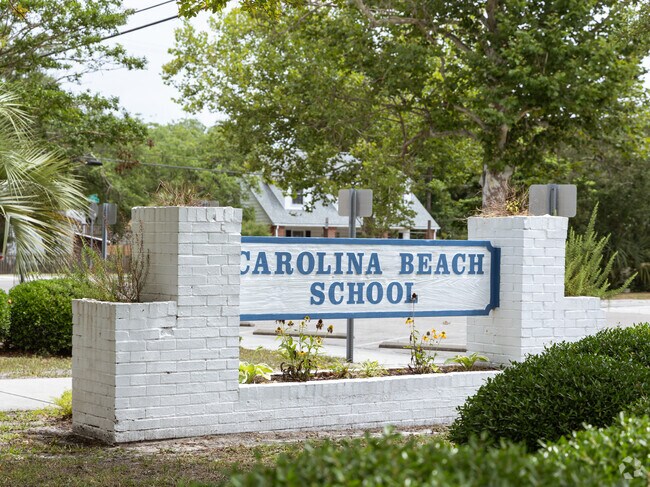 The light colors on the sign at Carolina Beach Elementary School remind you of the ocean.