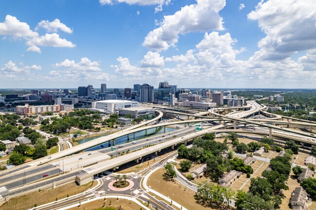 Lorna Dune residents can travel easily to downtown and greater Orlando via State Road 408 and I4