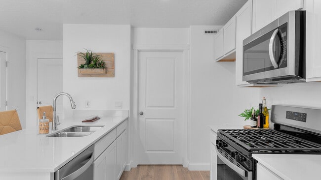 4263 N 325 E unit 1413, Lehi, UT 84048 - photo 6