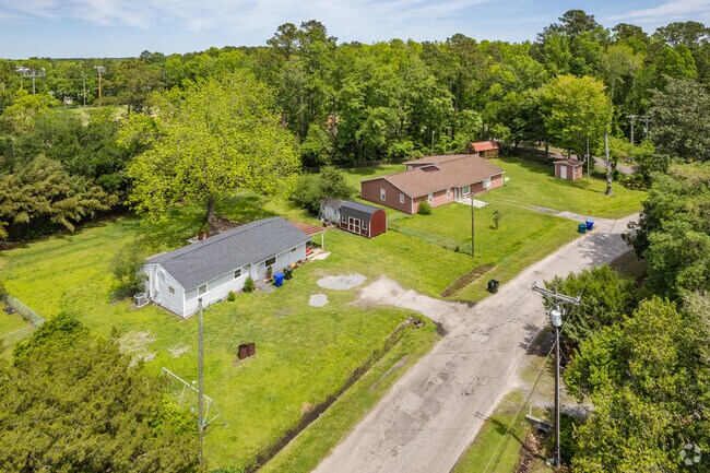 find beautiful ranch style homes with spacious yards on Johns Island in Charleston, SC.
