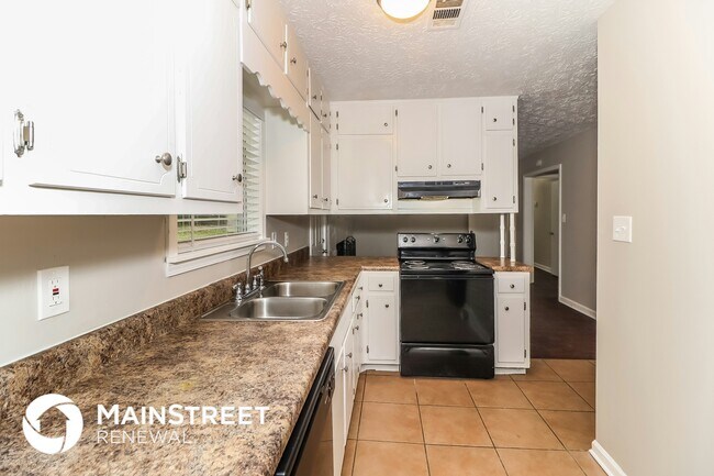 3470 Valley Oaks Rd, Lithonia, GA 30038 - photo 5