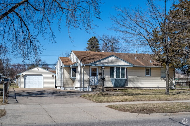 Older ranch style homes in West Palmer Lake will have a detached garage.