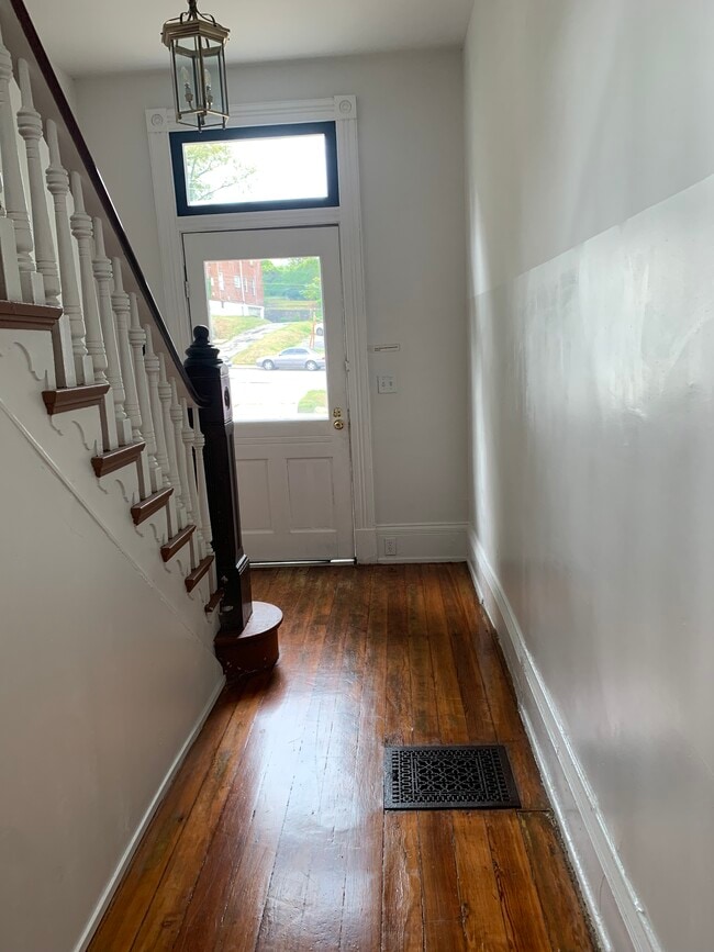 3042 Gilbert Ave unit 1, Cincinnati, OH 45206 - photo 4