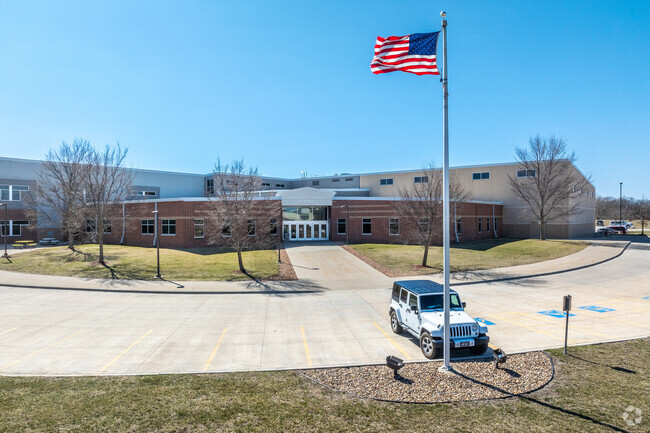 Students of Winterset Middle School then move just to the north to Winterset Junior High.