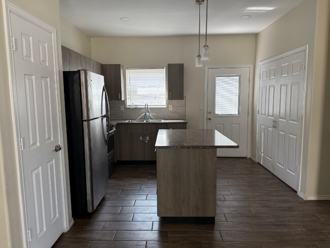 1610 W Broome St unit 3, Edinburg, TX 78541 - photo 3