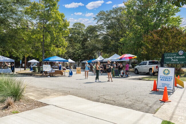 Reynoldstown Farmer's Market is a Sunday afternoon market  from 12-3PM in Lang Carson Park.