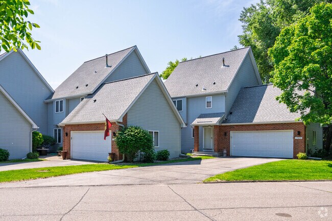 Sparrow townhouses provide an affordable entry into this prestigious wooded community, with median prices in the mid-400,000s offering residents access to excellent schools and natural beauty.