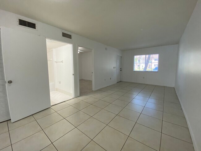 2910 SE 13th Ave unit 102, Homestead, FL 33035 - photo 4