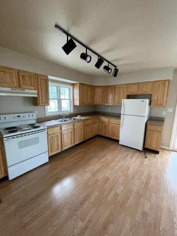 302 Bartram Ave unit 1Fl, Essington, PA 19029 - photo 4