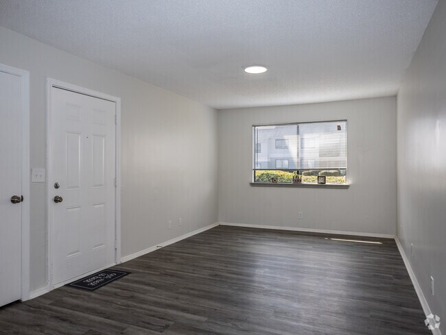 1 BD 1 BA - 711 SQFT Living Room