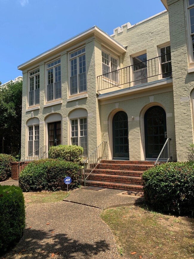 509 Thorn Place unit Thorn Manor, Montgomery, AL 36106 - photo 2