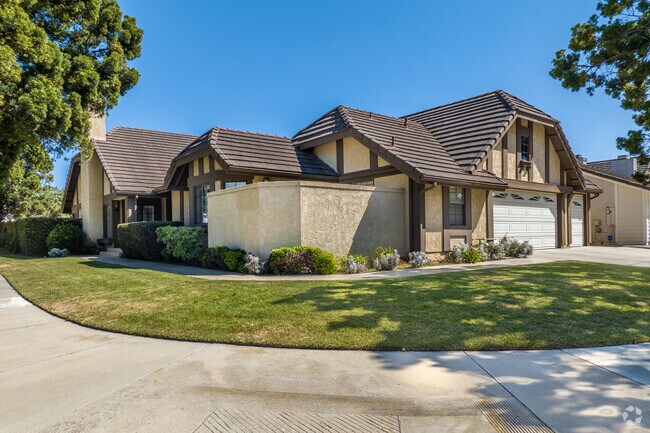 You can find English style ranches in the Windsor North neighborhood of Oxnard.