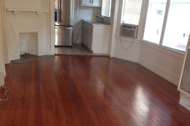 310 Cerritos Ave, Long Beach, CA 90802 - photo 2