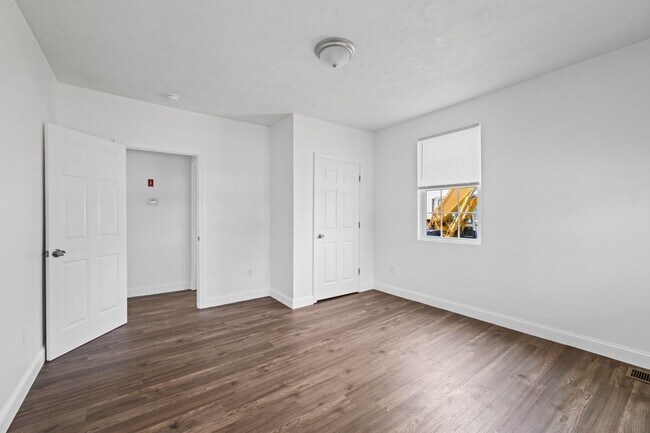 985 Main St unit 985 Main, Sanford, ME 04073 - photo 6