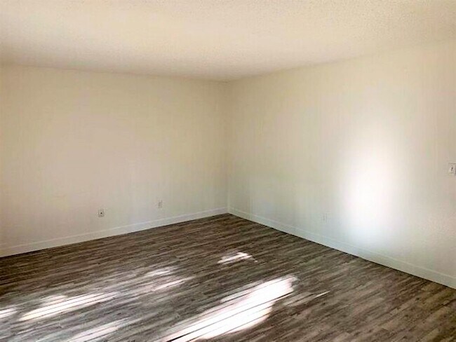 Michael Manor Apartments, Portland, OR 97220 - photo 5