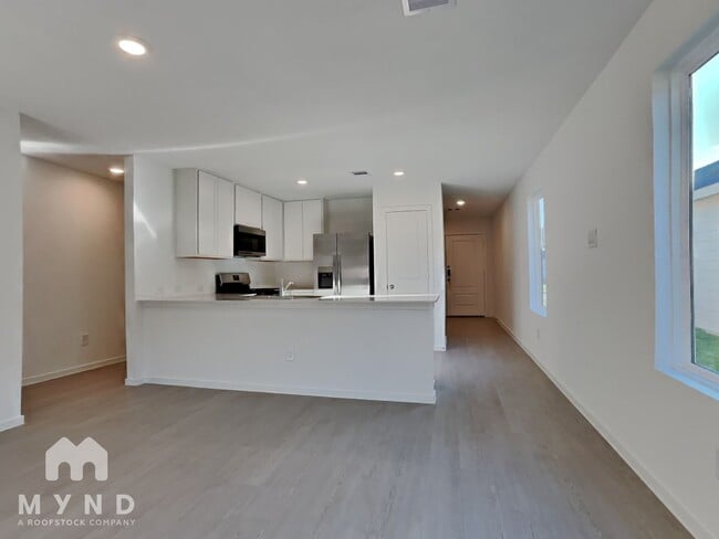 1737 Lofty Cedar Ct, Conroe, TX 77301 - photo 4