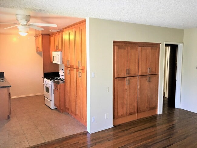 10424-10425 Parr Ave unit 10425 D, Los Angeles, CA 91040 - photo 4