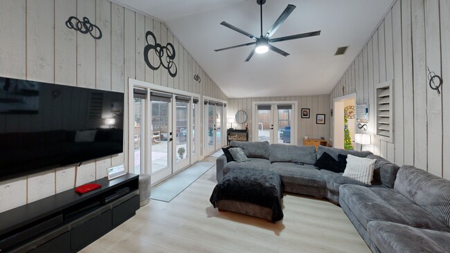 49 Valencia Cir, Safety Harbor, FL 34695 - photo 2