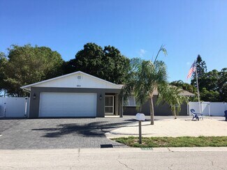 1011 67th Avenue Dr W, Bradenton, FL 34207
