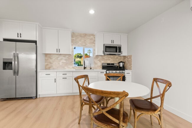 12801 Waddell St unit 12803, Valley Village, CA 91607 - photo 4