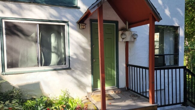 4900-4902 SW Slavin Rd, Portland, OR 97239 - photo 2