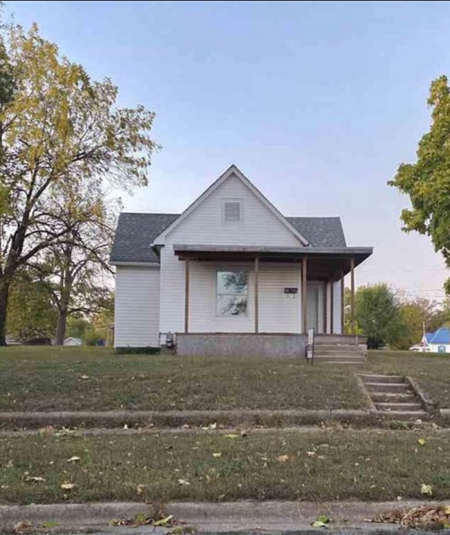 2026 Ash St, Terre Haute, IN 47804