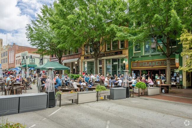 Right outside of Park Hills residents can find many great outdoor dining options.
