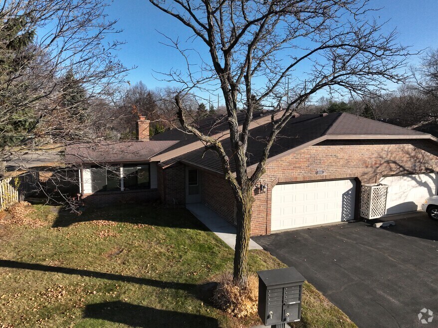 984 Yuma Ln N, Plymouth, MN 55447 - photo 2